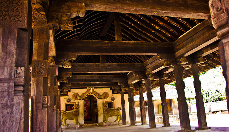 embekka-devalaya-temple-kandy-srilanka